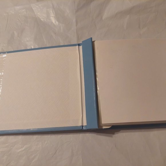 Top Loading scrapbook - Picture 3 of 5